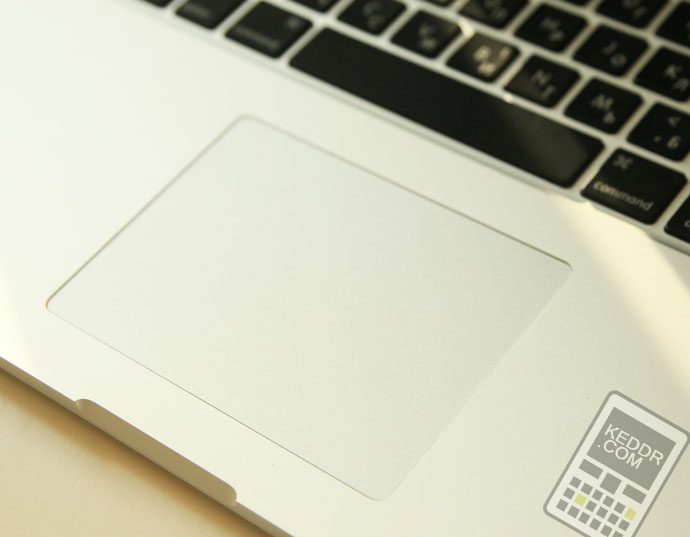 Фотография трекпеда MacBook Pro 15" (Retina)