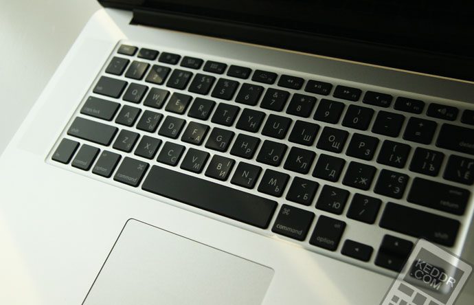 Фотография клавиатуры MacBook Pro 15" (Retina)