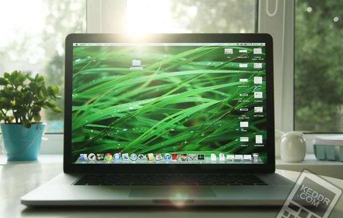 Фотография MacBook Pro 15" (Retina) вид спереди