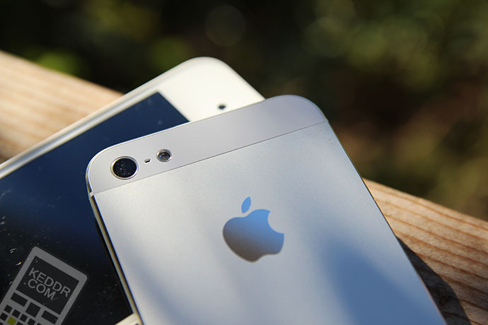 iPhone 5 и iPhone 4s - вид сзади