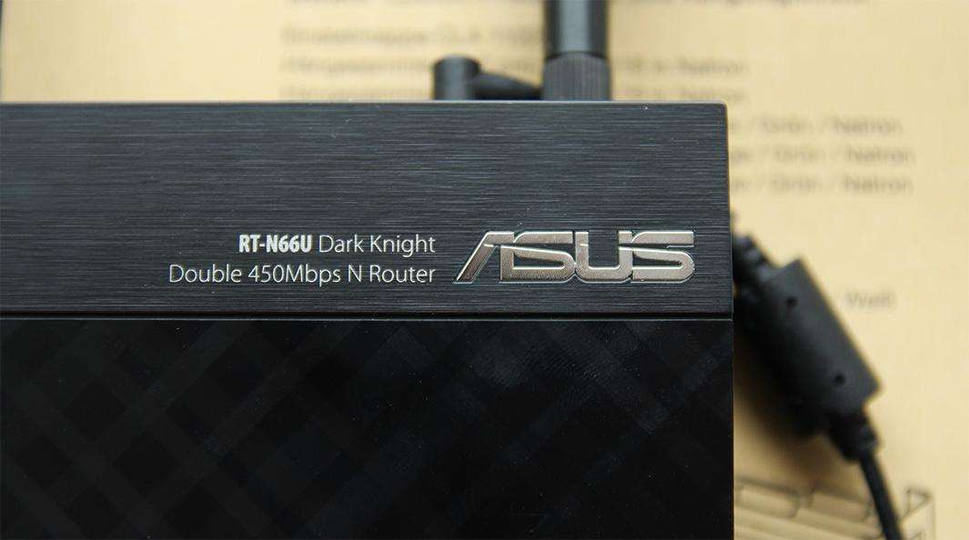 Логотип на лицевой стороне Asus RT-N66U