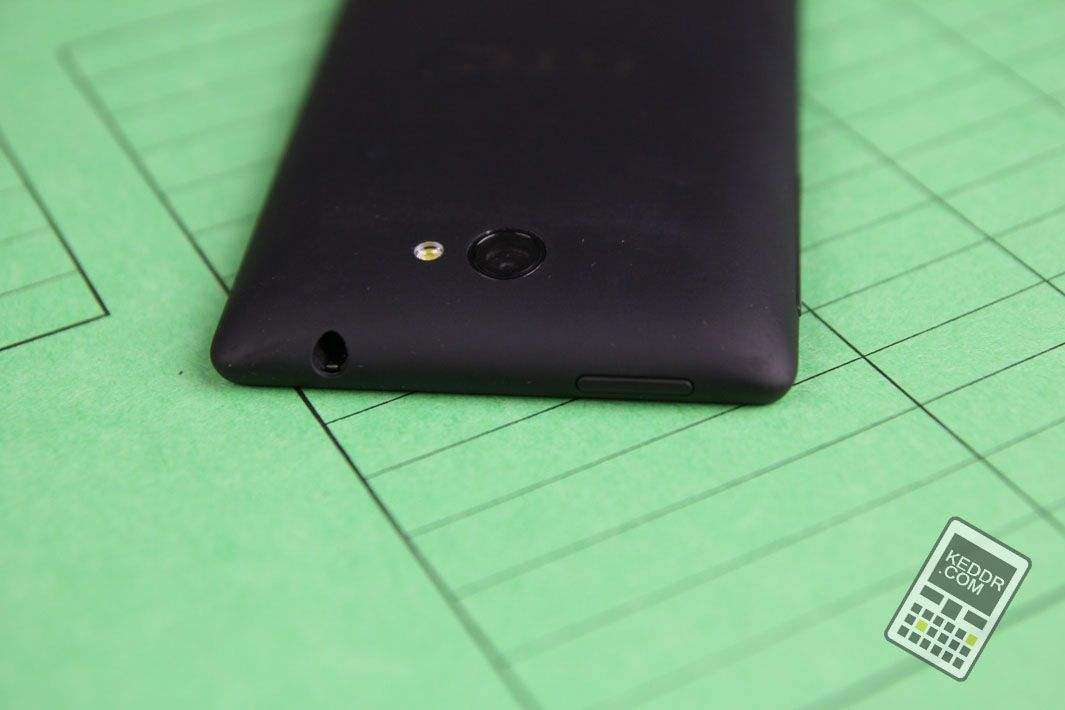 HTC Windows Phone 8S - вид сзади