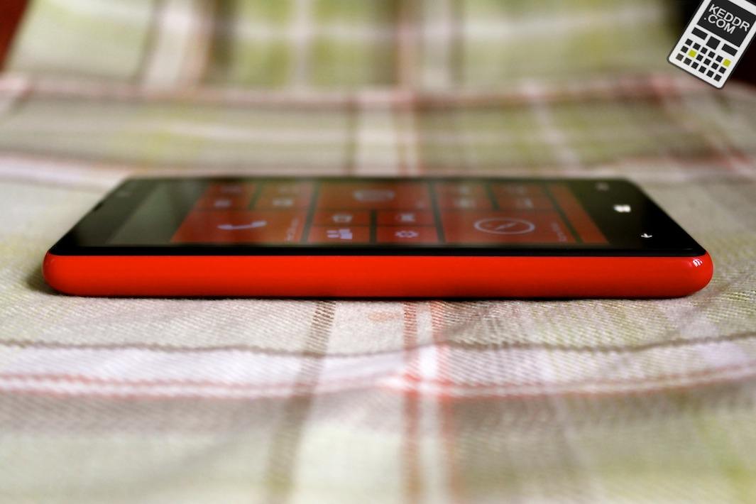 Боковая грань Nokia Lumia 820