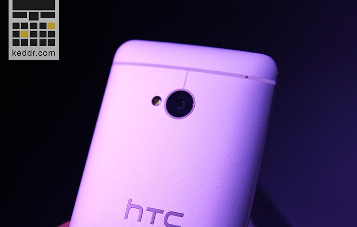 Задняя сторона HTC One