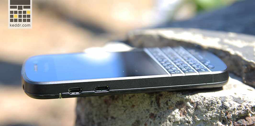 Разьемы на боковой грани Blackberry Q10