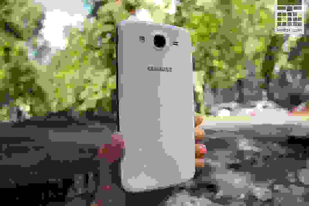 Задняя сторона Samsung Galaxy Mega 5.8 Duos