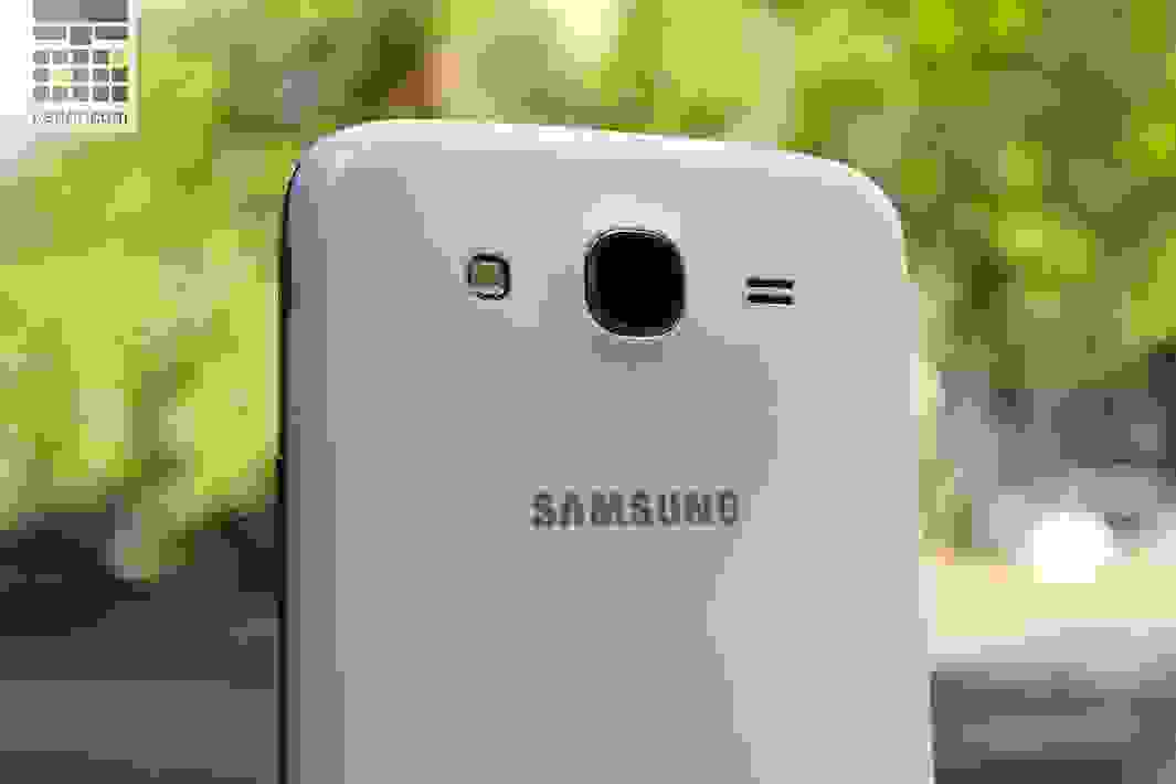 Вспышка, основная камера и динамик в Samsung Galaxy Mega 5.8 Duos