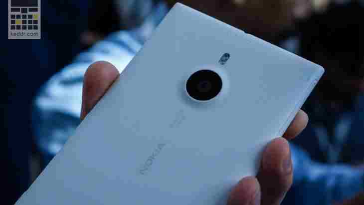 Задняя сторона в Nokia Lumia 1520