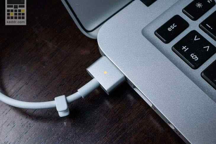 Зарядка в MacBook Air 13"