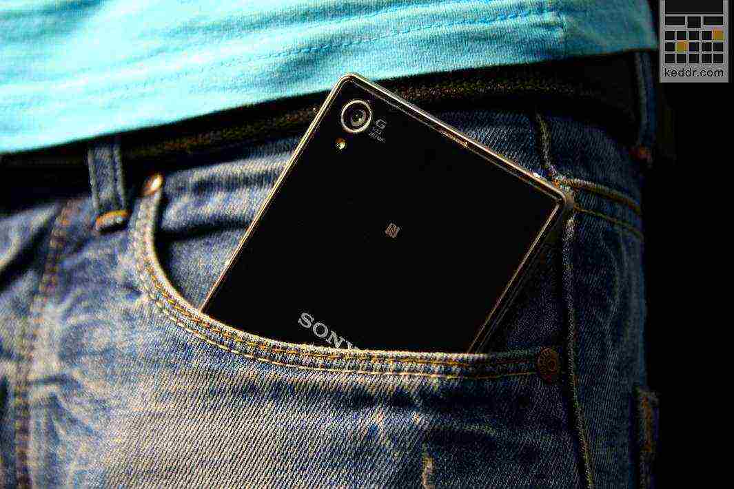 Sony Xperia Z1 в кармане