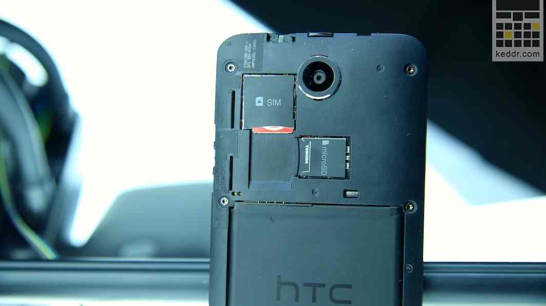 Слоты в HTC Desire 300