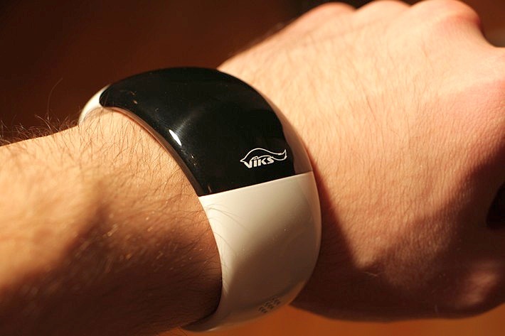 Смарт-браслет VIKS VI-T1 – для тех, кто не слышит свой смартфон