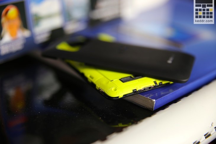 HTC Desire 400 Dual Sim без задней крышки