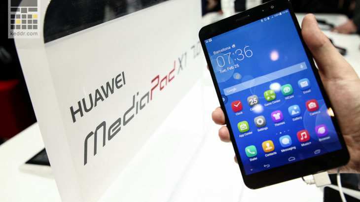 Huawei MediaPad X1 7.0 в руке