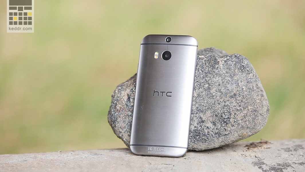 HTC One (M8) - задняя сторона