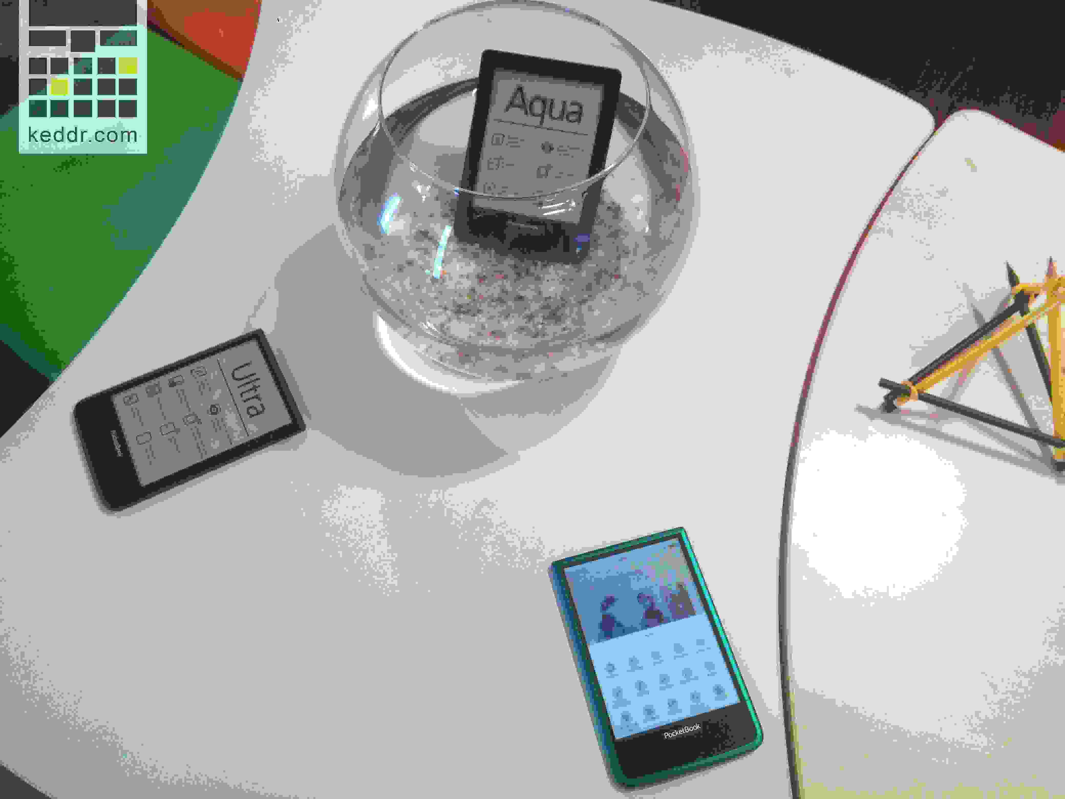 Pocketbook показали водоплавающий ридер Aqua, книгу-фотоаппарат Ultra и таблетку InkPad