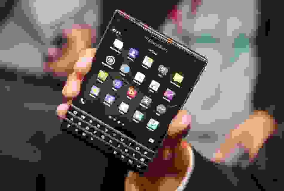 BlackBerry Passport – слегка “прибацанный”, но с душой