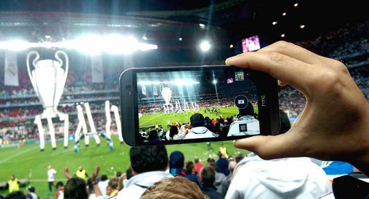 Компания HTC посвятила футбольным фанатам линейку смартфонов UEFA Champions League