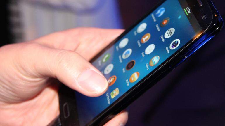 Фотографии и характеристики долгожданного Tizen-смартфона Samsung