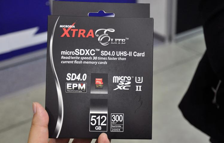 Карта памяти microSD на 512 ГБ со скоростью чтения до 300 МБ/с