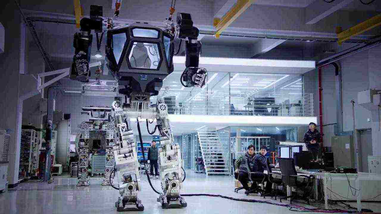 Корейская компания продемонстрировала прототип пилотируемого робота