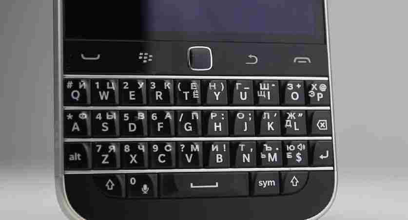 Qwerty оплатить. Алкатель с кверти клавиатурой. Клавиатура QWERTY И AZERTY. Бельгия клавиатура QWERTY. Сенсорная клавиатура от BLACKBERRY.