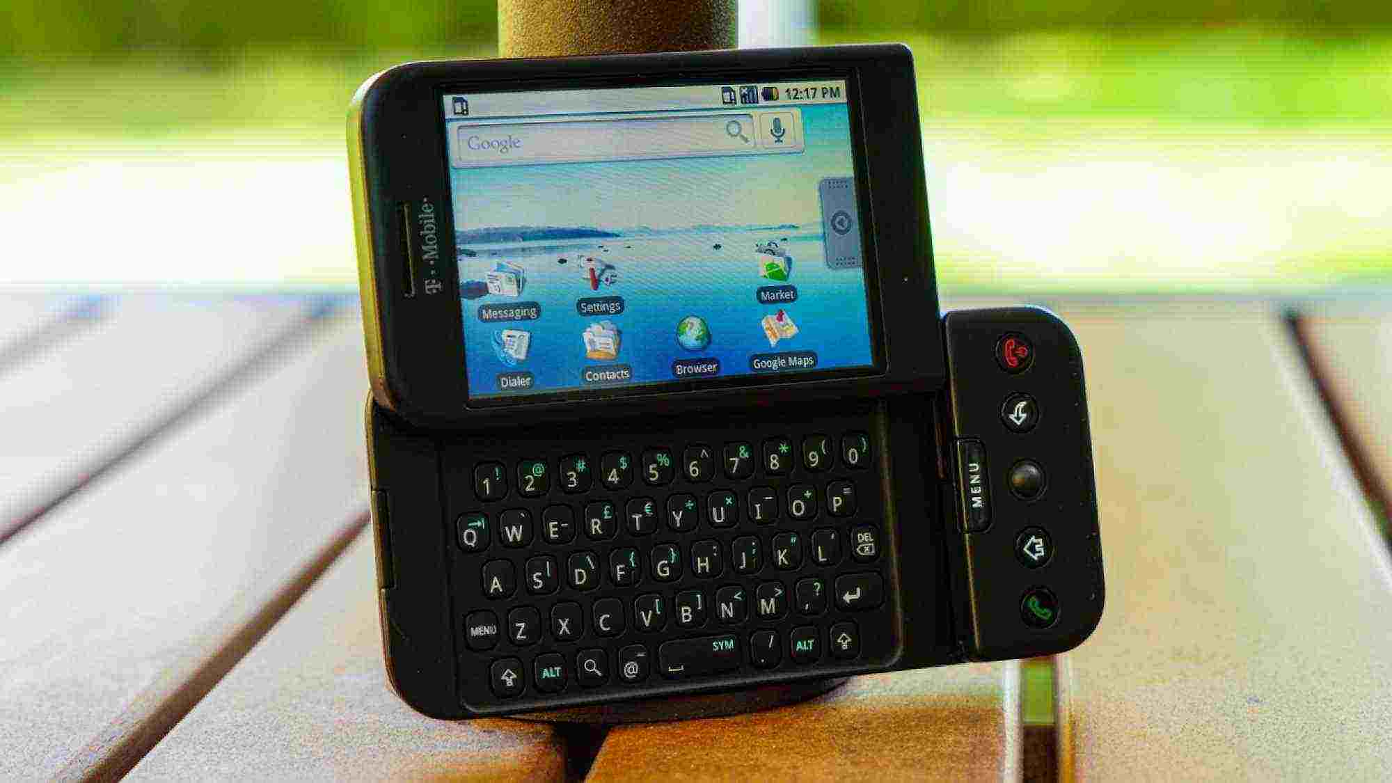 technobuffalo–1144–g1-htc-dream-revisited-the-dawn-of-android–1475279090–rebelmouse.thumb