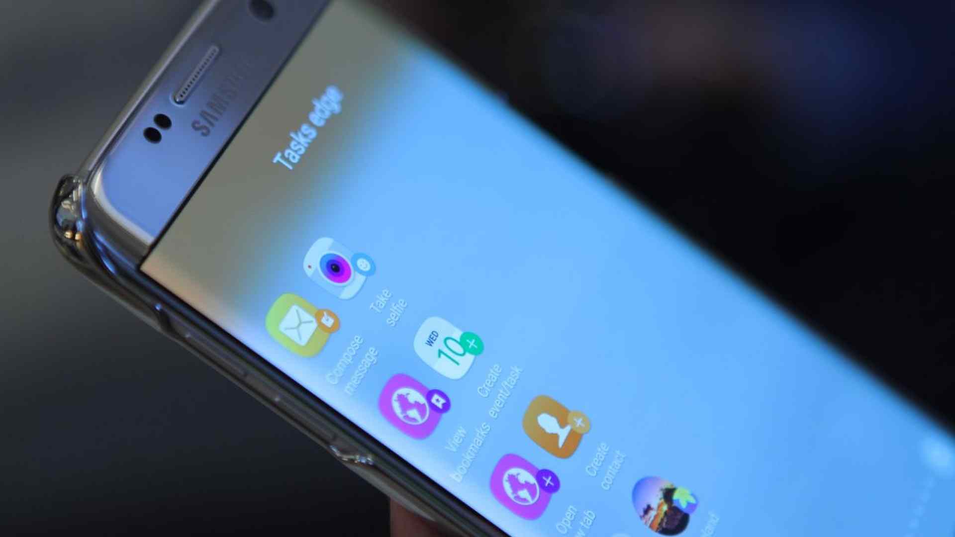 В сеть попали фотографии Samsung Galaxy S8 в белом цвете