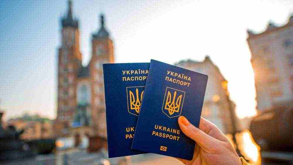 Украинцам могут отменить плату за роуминг в странах ЕС