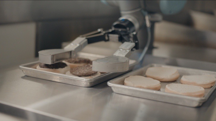 В США можно будет попробовать бургер, приготовленный роботом