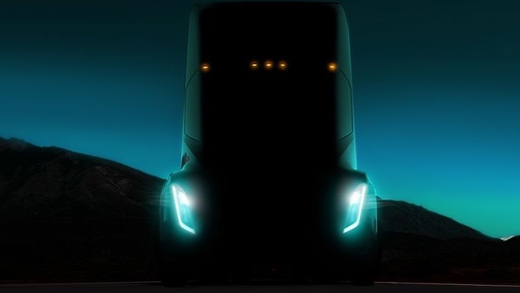 Tesla представит электрогрузовик Semi в конце октября