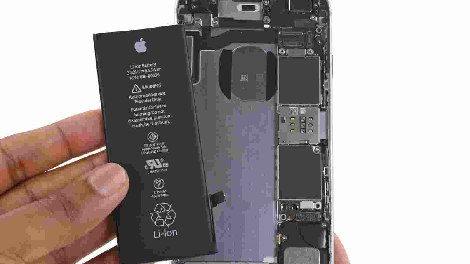 Apple специально замедляет старые iPhone?