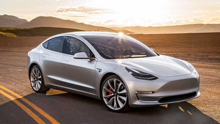 Tesla Model 3 вновь подешевела
