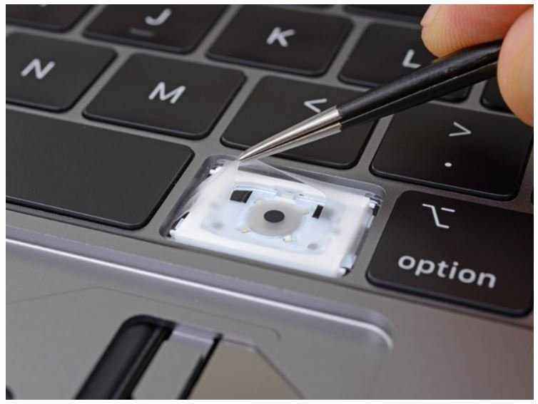 Похоже, Apple всё-таки исправила основной недостаток клавиатур в новом поколении MacBook Pro