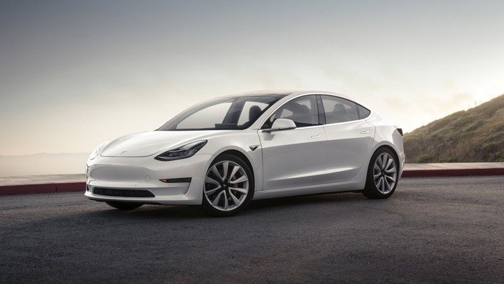 Tesla Model 3 теперь можно заказать напрямую из Украины