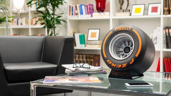 Pirelli выпустила портативную колонку в виде покрышки болидов Formula 1