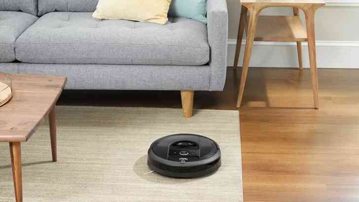 Робот-пылесос Roomba i7+ научился самостоятельно выкидывать мусор