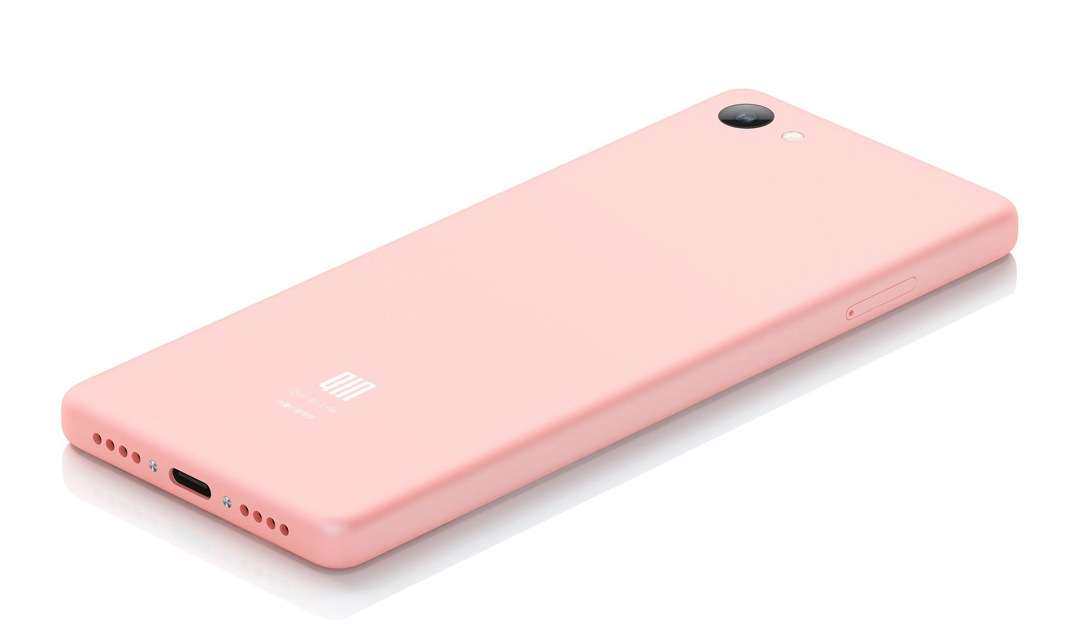 Xiaomi Qin 2 — один из самых необычных современных смартфонов, который к тому же очень компактен