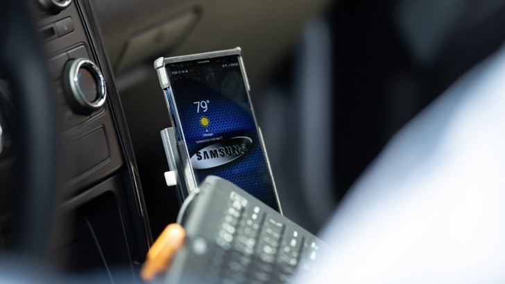 Полиция Чикаго начнет использовать смартфоны Samsung с функцией DeX