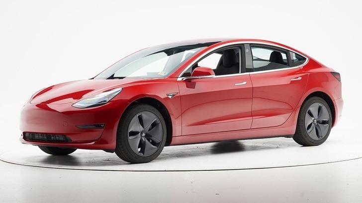 Tesla Model 3 получил высшую награду по безопасности от IIHS