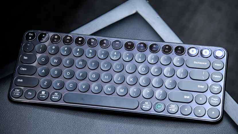 MIIW Elite Keyboard - клавиатура с отдельной кнопкой для запуска голосового ассистента MIIW Elite Keyboard - клавиатура с отдельной кнопкой для запуска голосового ассистента