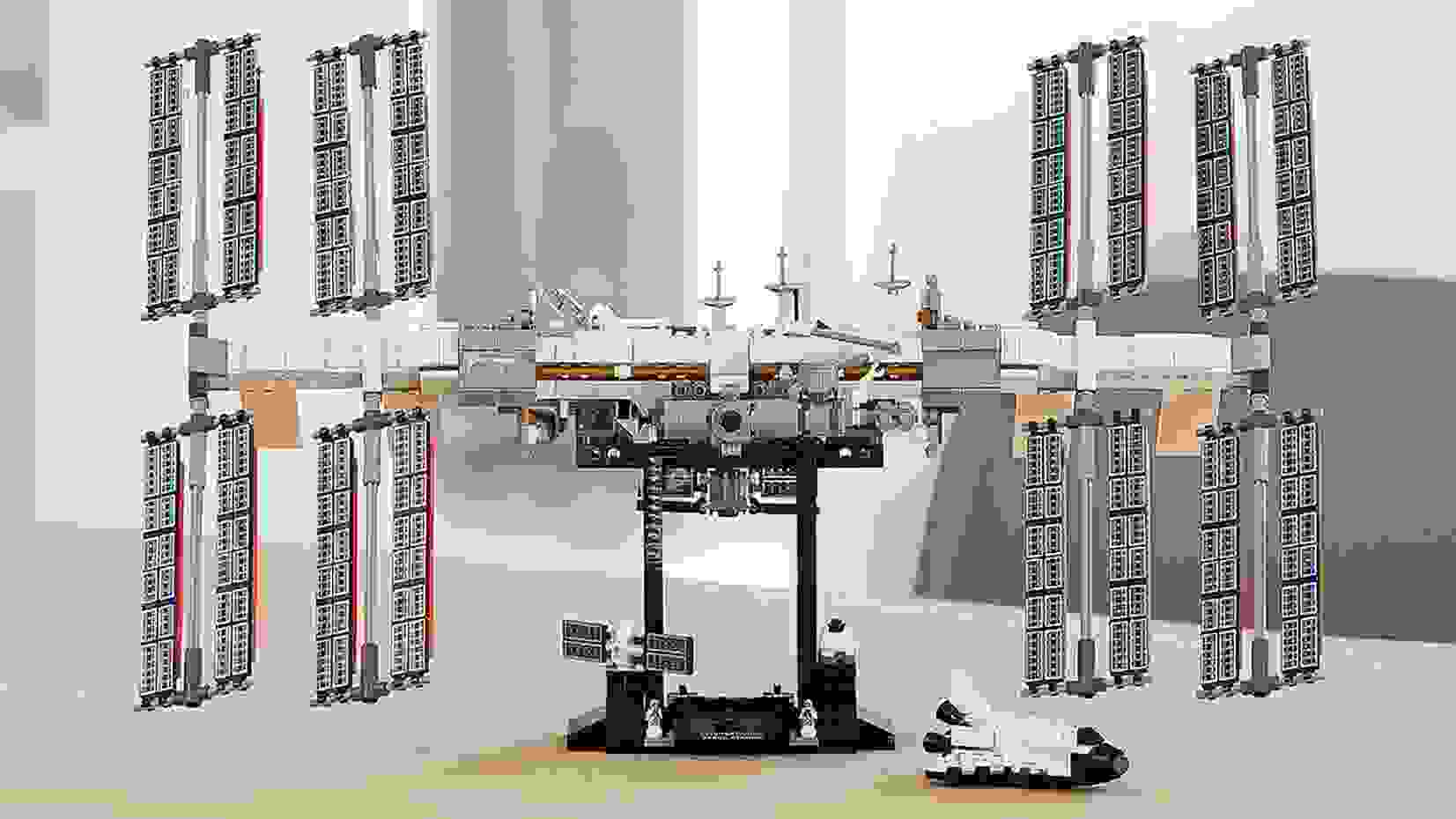 LEGO представила набор, из которого можно собрать Международную космическую станцию