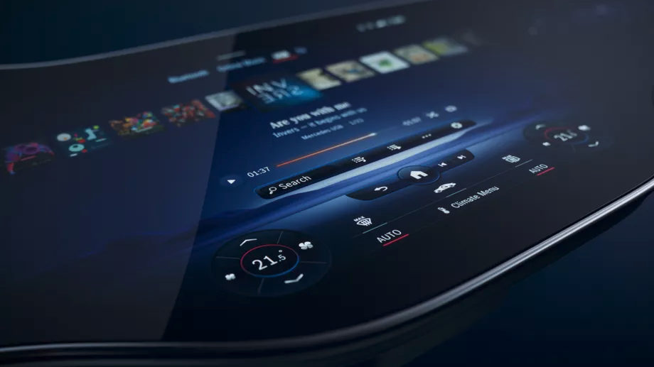 Mercedes показала 56″ дисплей мультимедийной системы, который будет установлен в электрокаре EQS