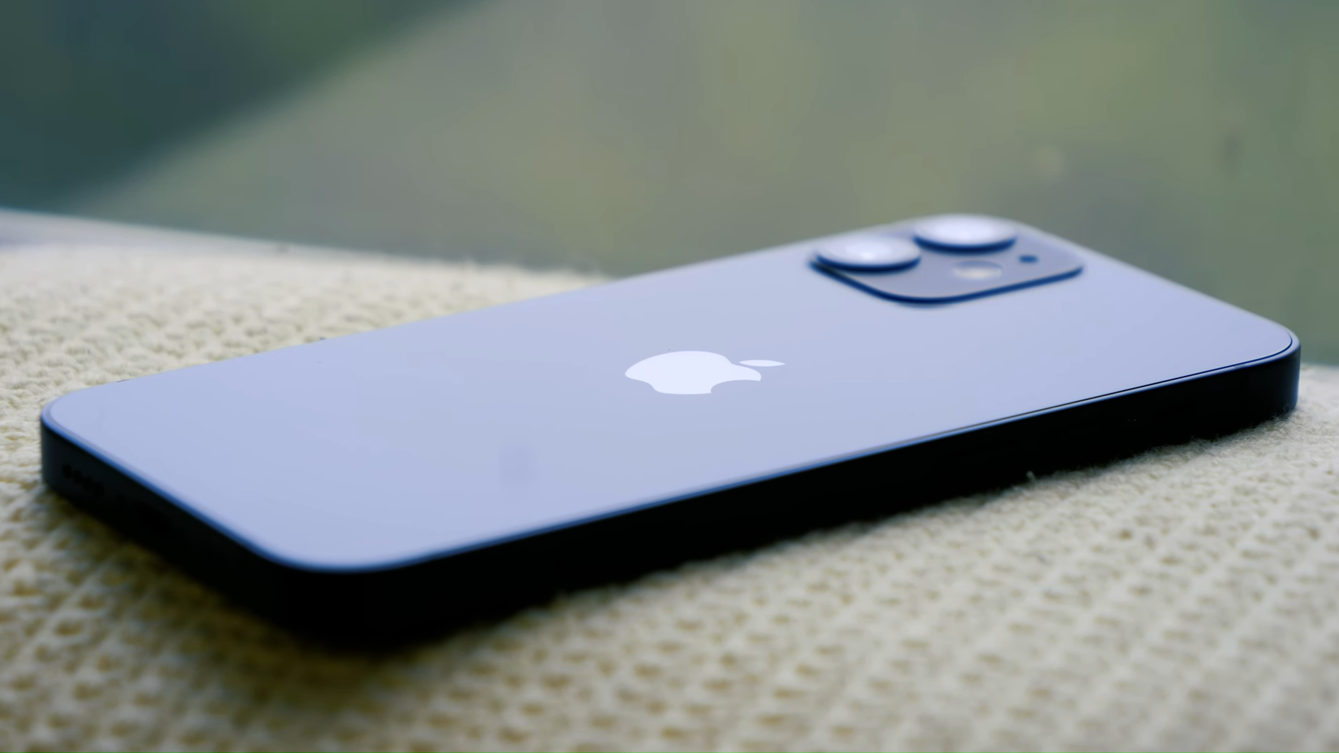 Бразилия оштрафовала Apple на $2 млн за отсутствие зарядки в коробке с iPhone 12