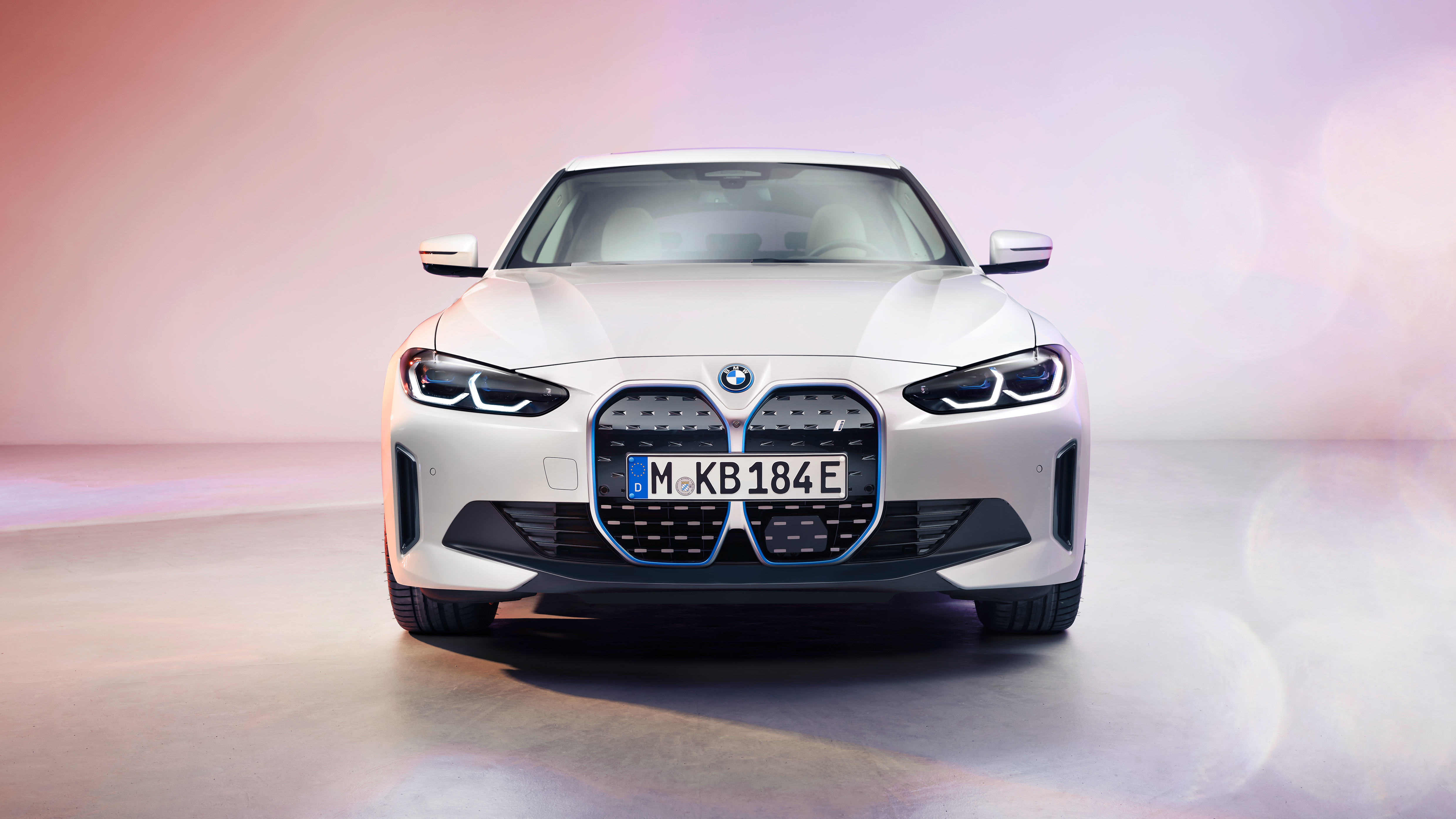 BMW показала серийную версию электрокара i4