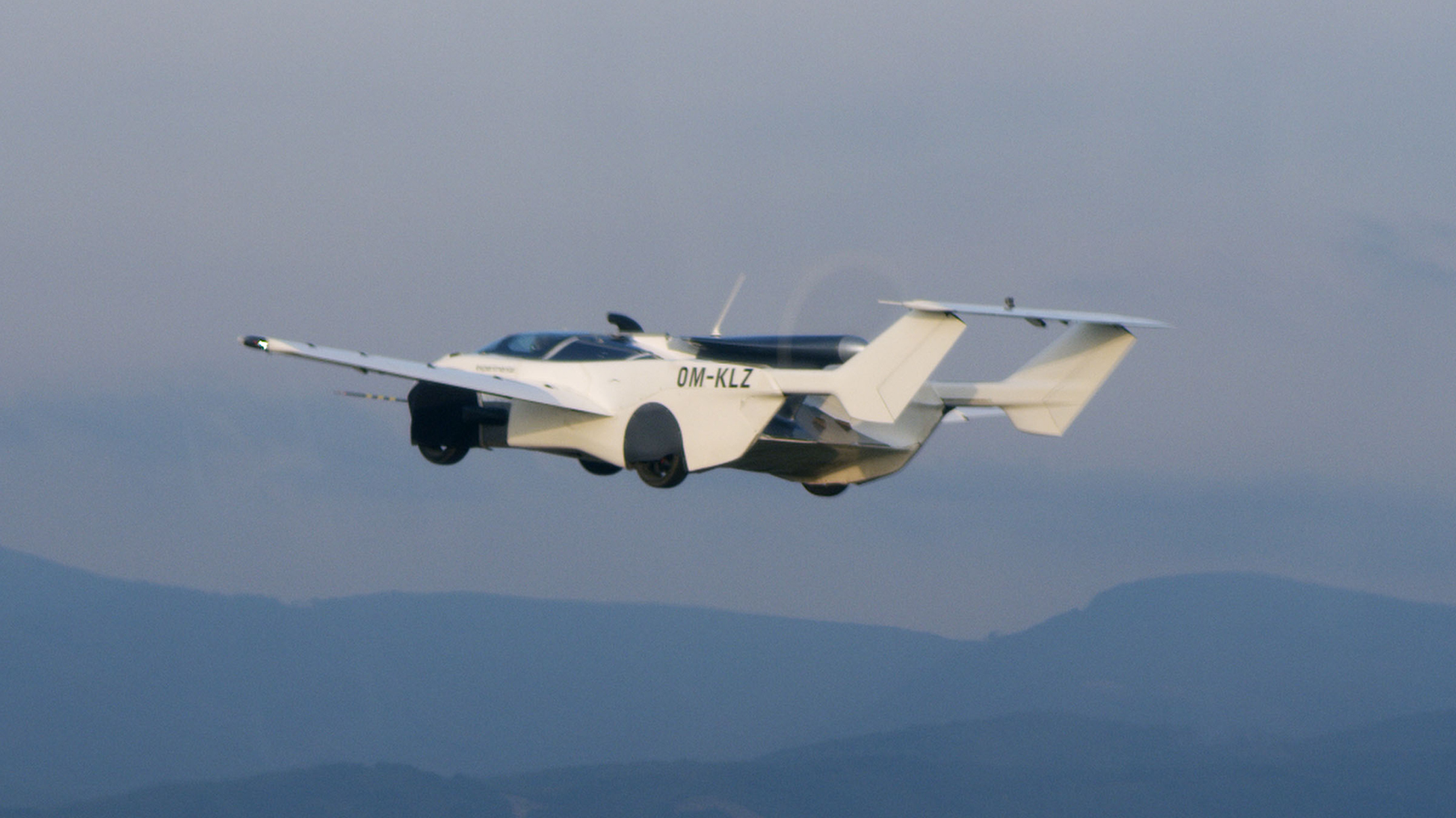 Прототип летающего автомобиля AirCar совершил первый междугородный перелет