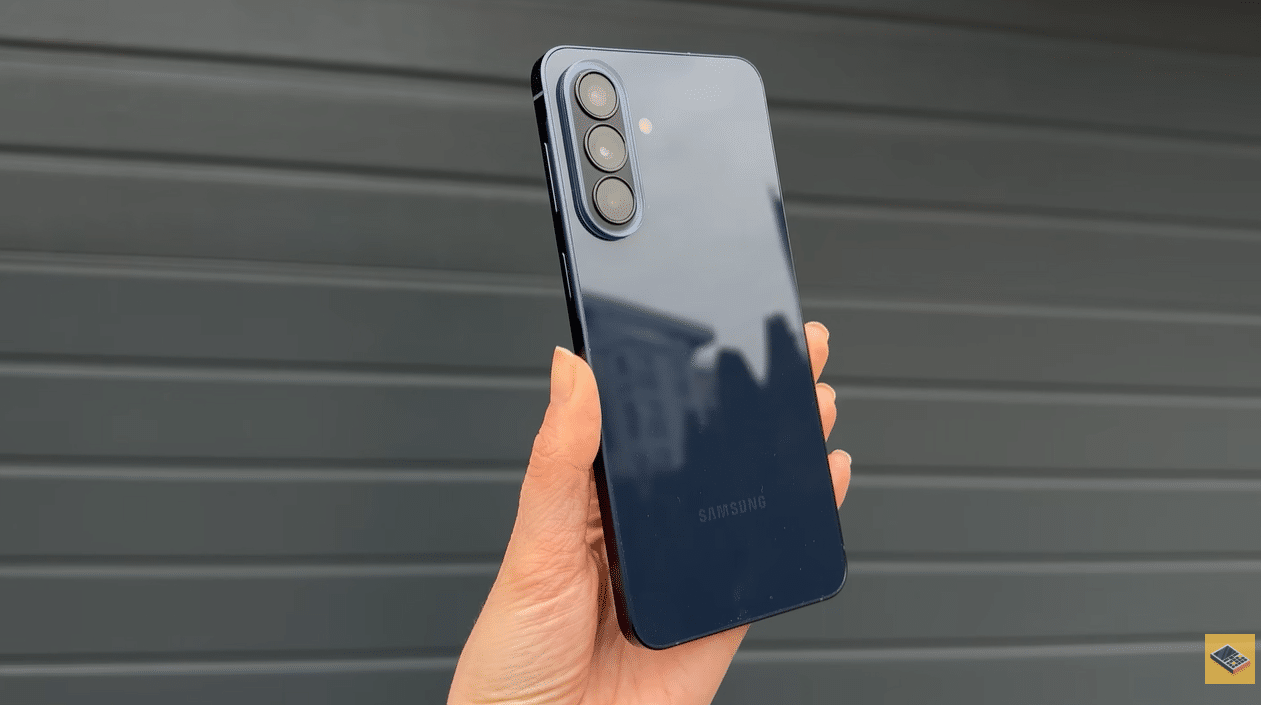 Samsung Galaxy A57 та A37