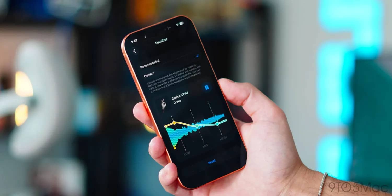 IPhone з темним інтерфейсом налаштувань AirPods та кольоровою хвилею звуку на екрані