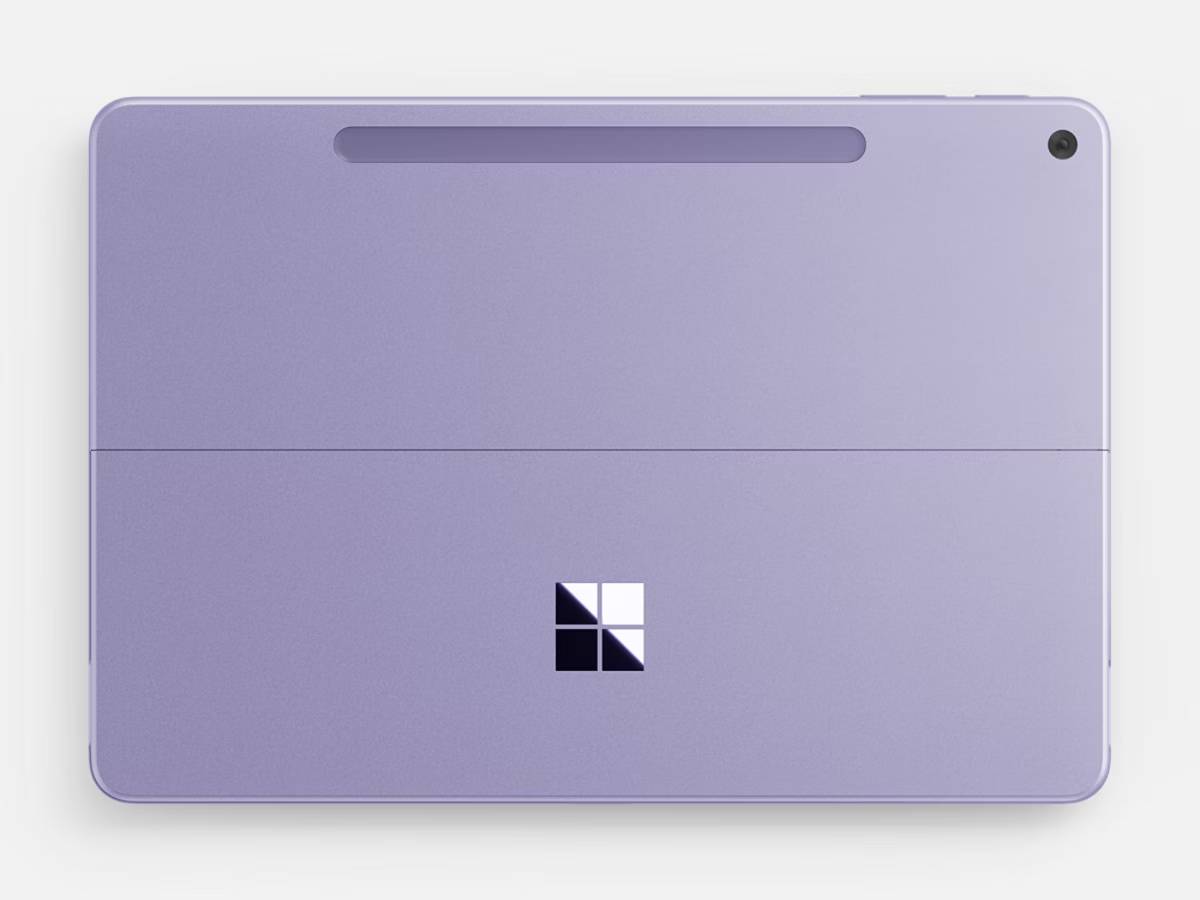 Задня панель Surface Pro 12 у фіолетовому кольорі з логотипом Microsoft та камерою