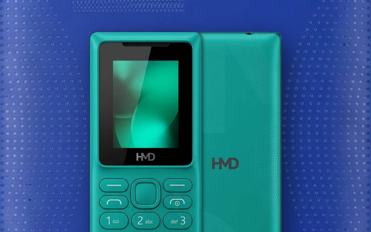 HMD 106 Pure бірюзового кольору, вид спереду з екраном і клавіатурою на синьому фоні